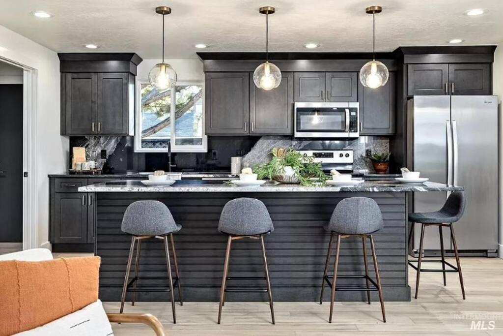 Mid Century Modern Boise-River Bungalow W/ Hot Tub Buitenkant foto