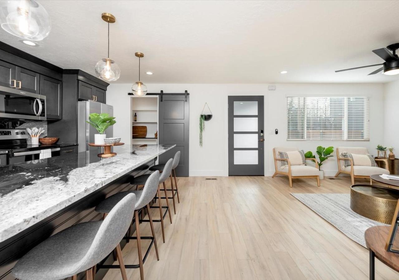 Mid Century Modern Boise-River Bungalow W/ Hot Tub Buitenkant foto